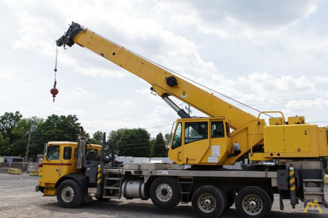 Mobile crane.jpg